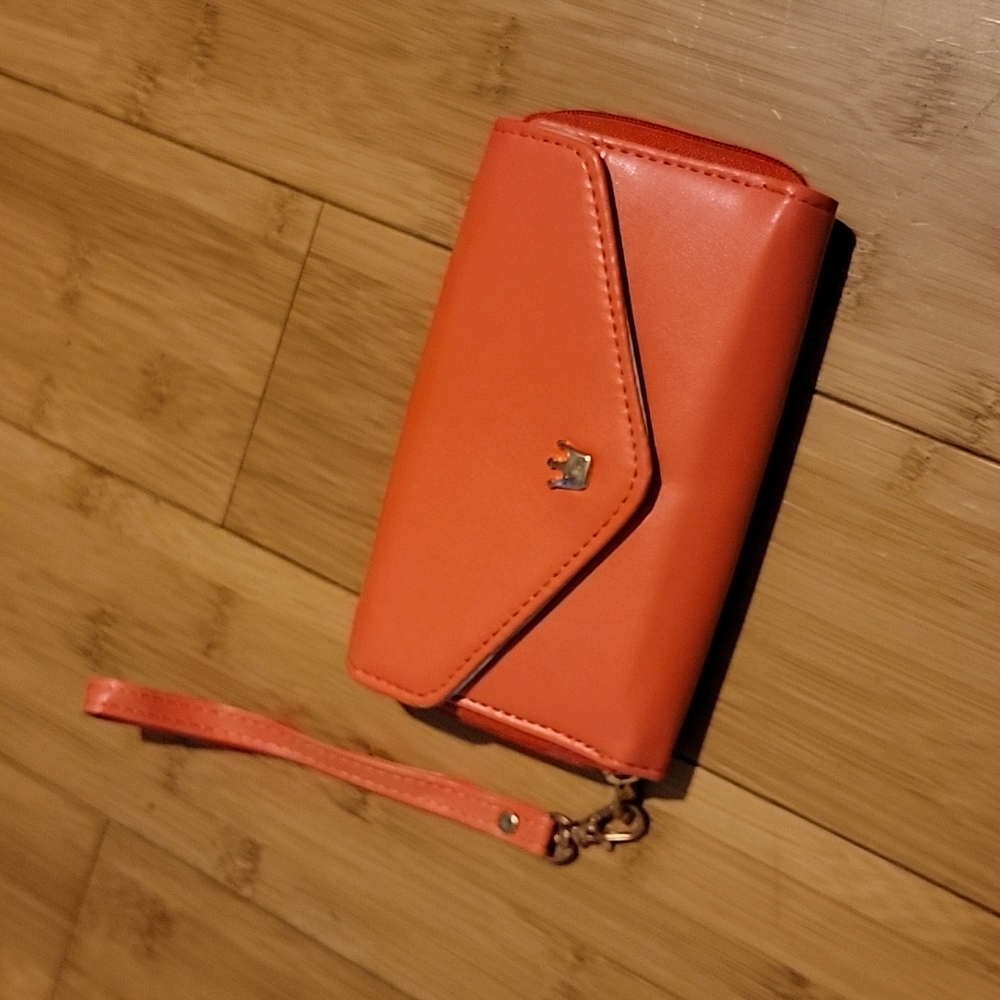 Coral wristlet